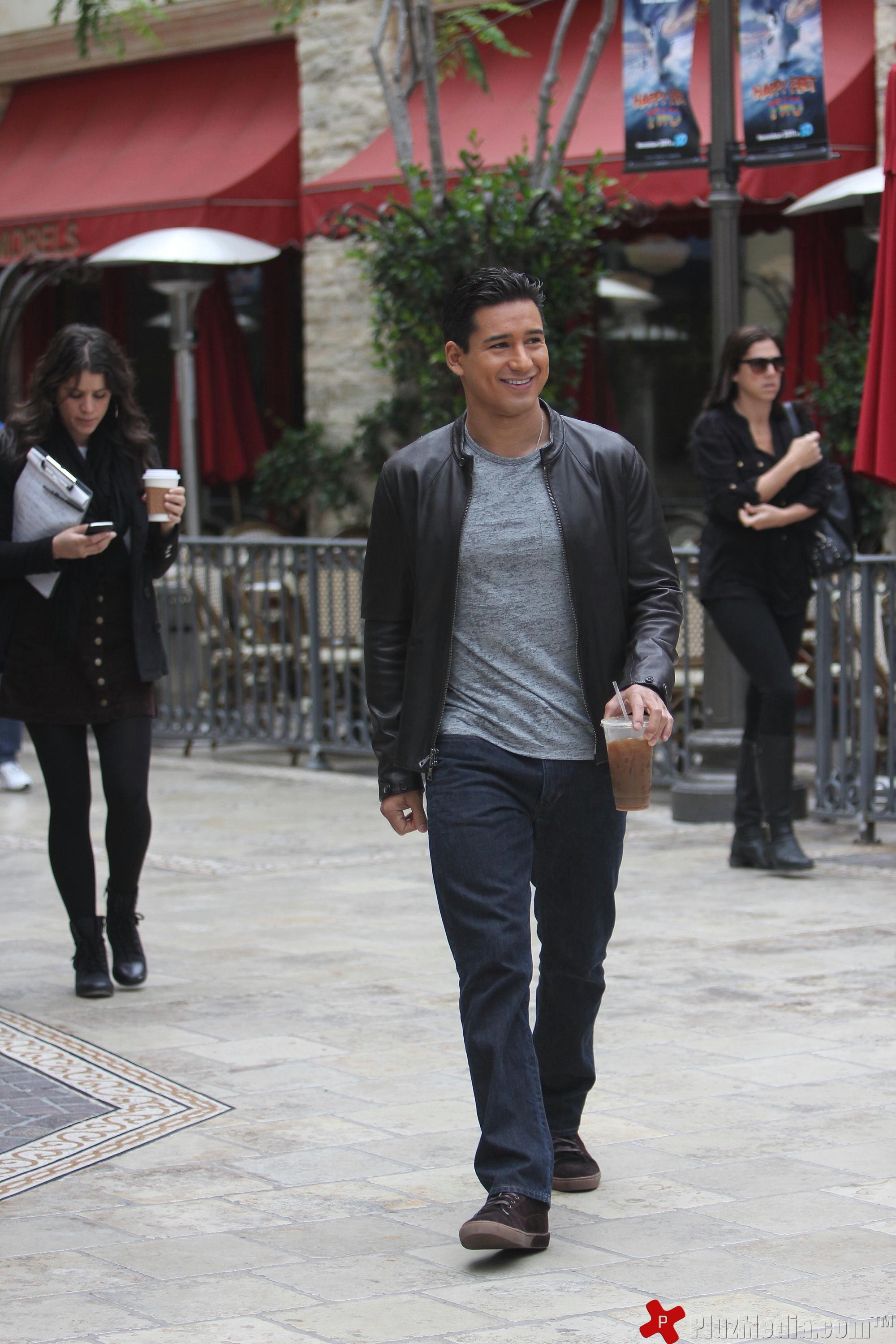 Celebrities at The Grove while filming at segment for 'Extra' | Picture 94719